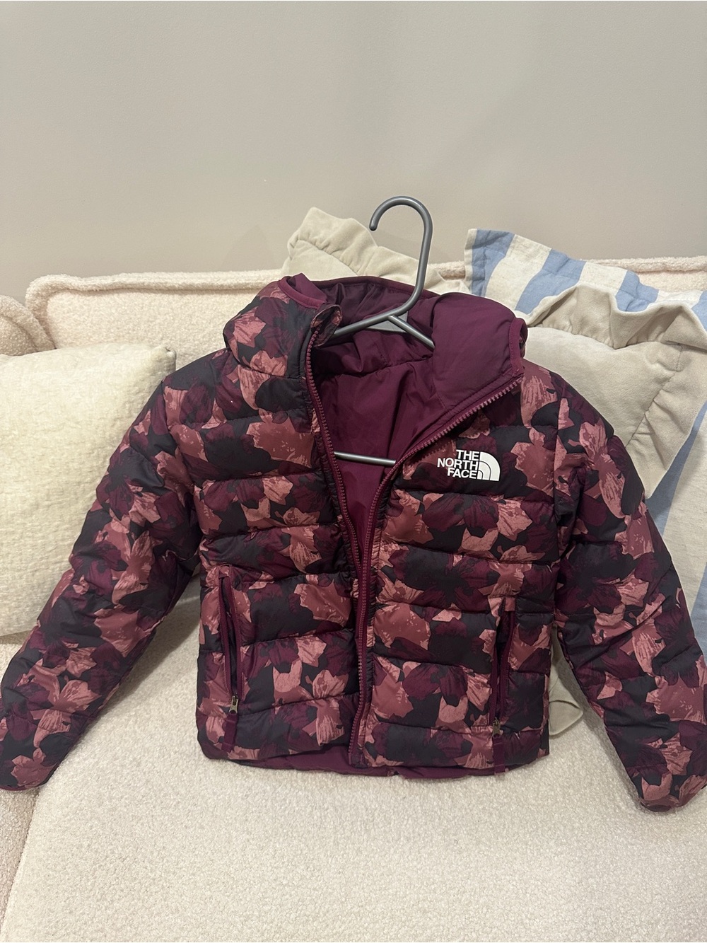 The North Face Kids Burgundy Floral-Print Puffer Jacket Reversible